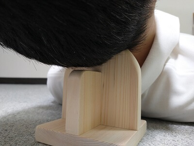 木製指圧器の首上部への使用例